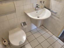 Bad Ansicht 2 BEREITS FREI: HELLE 2-ZIMMER-WOHNUNG MIT SONNENBALKON UND EINBAUK�CHE IN LUDENBERG ZU VERKAUFEN...