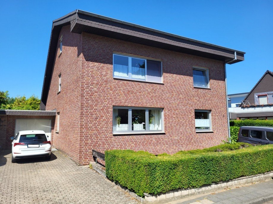 Hausansicht 2 Zweifamilienhaus Grevenbroich