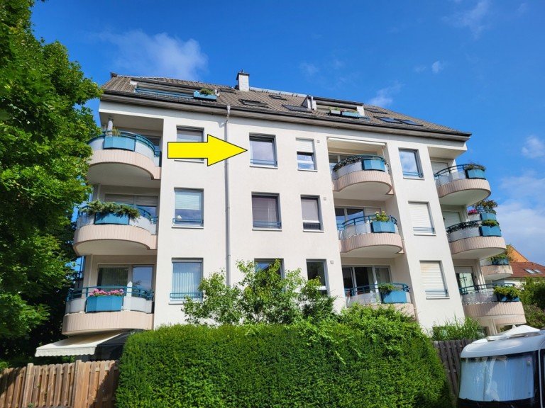 R�ckansicht D�sseldorf/Ludenberg Etagenwohnung BEREITS FREI: HELLE 2-ZIMMER-WOHNUNG MIT SONNENBALKON UND EINBAUK�CHE IN LUDENBERG ZU VERKAUFEN...