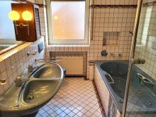 EG Bad Ansicht 1 FREISTEHENDES 1-2 FAMILIENHAUS MIT DOPPELGARAGE IM KRANKENHAUSVIERTEL IN GREVENBROICH-STADTMITTE...