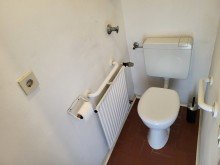 WC Ansicht 1 REIHENECKHAUS MIT KELLER, GARAGE UND KLEINEM GARTEN IN D�SSELDORF-HEERDT ZU VERKAUFEN...