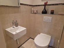 G�ste-WC ELEGANTE DACHGESCHOSS-WOHNUNG  MIT EINBAUK�CHE IN RHEINN�HE VON MEERBUSCH-B�DERICH ZU VERKAUFEN...