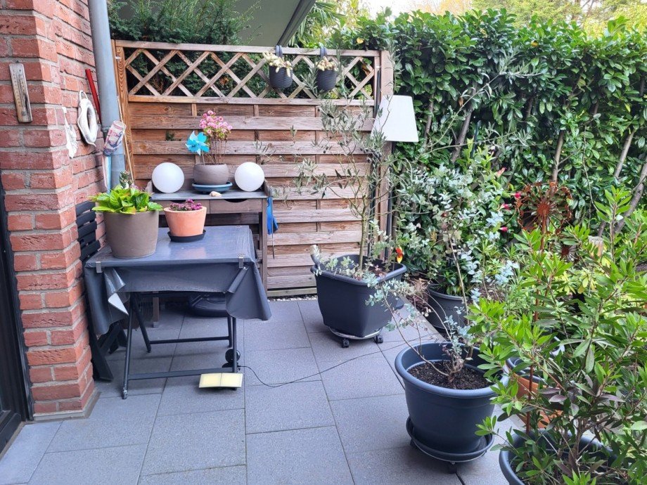Terrasse links Erdgeschosswohnung Grevenbroich