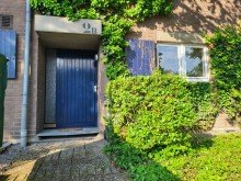 Hauseingang REIHENECKHAUS MIT KELLER, GARAGE UND KLEINEM GARTEN IN D�SSELDORF-HEERDT ZU VERKAUFEN...