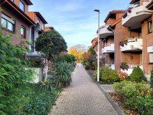 Zuwegung VERMIETETE ERDGESCHOSS-WOHNUNG MIT TERRASSE UND TG-PLATZ IN GREVENBROICH-CITY ZU VERKAUFEN...